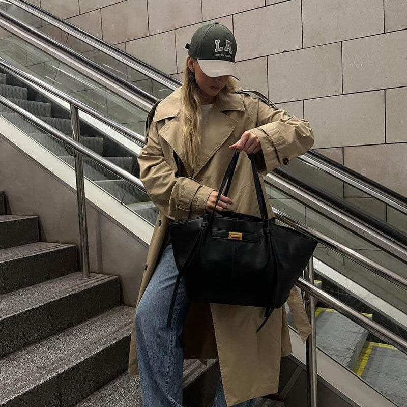 Sac cabas femme en cuir vegan, porté à l'épaule